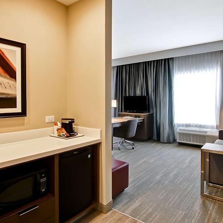 Hampton Inn & Suites By Hilton Grande Prairie Exterior photo