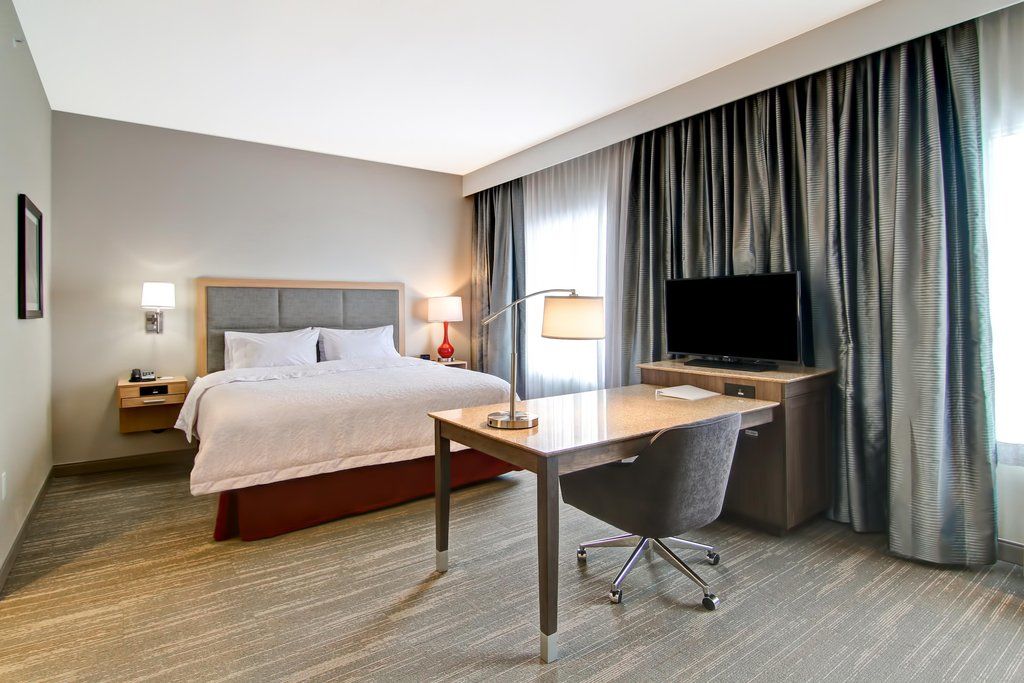 Hampton Inn & Suites By Hilton Grande Prairie Exterior photo