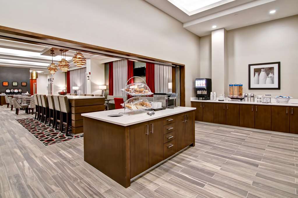Hampton Inn & Suites By Hilton Grande Prairie Restaurant photo