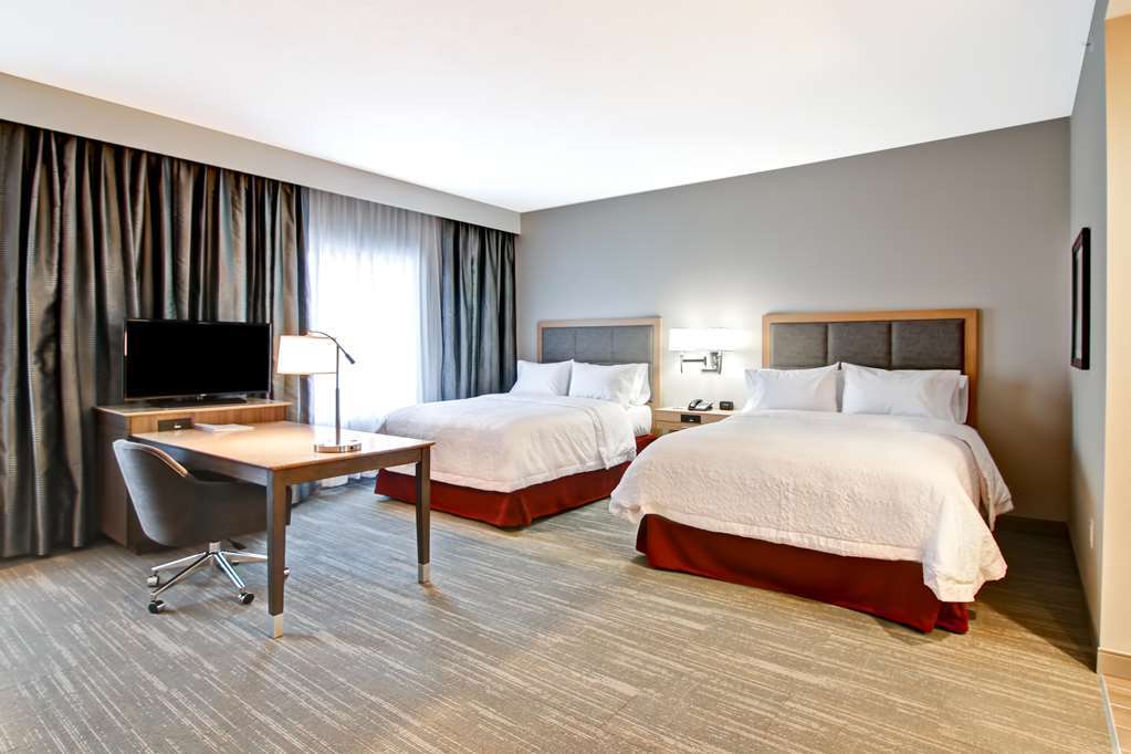 Hampton Inn & Suites By Hilton Grande Prairie Room photo
