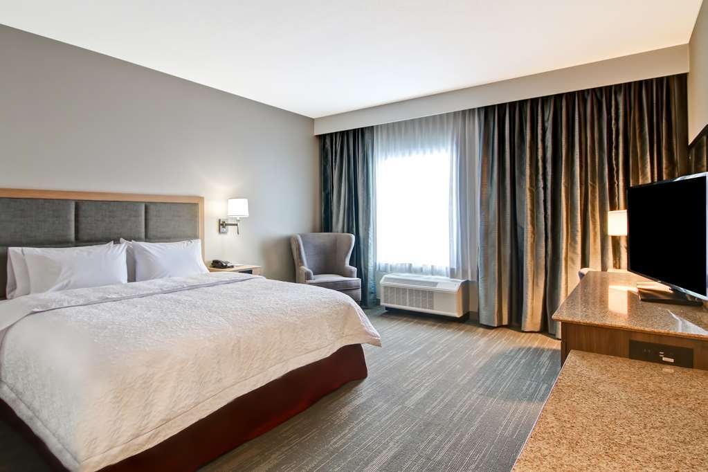 Hampton Inn & Suites By Hilton Grande Prairie Room photo